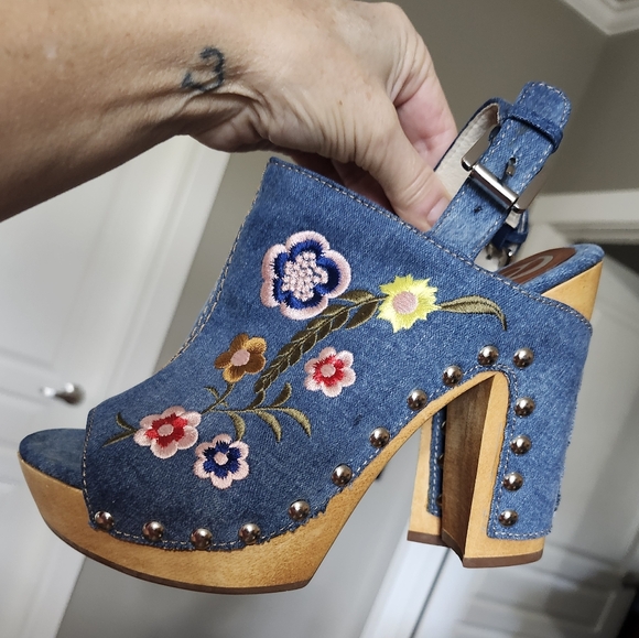 Brand New, Never Worn. Wishbone Embroidered Denim Platform Sandals. - Picture 10 of 15